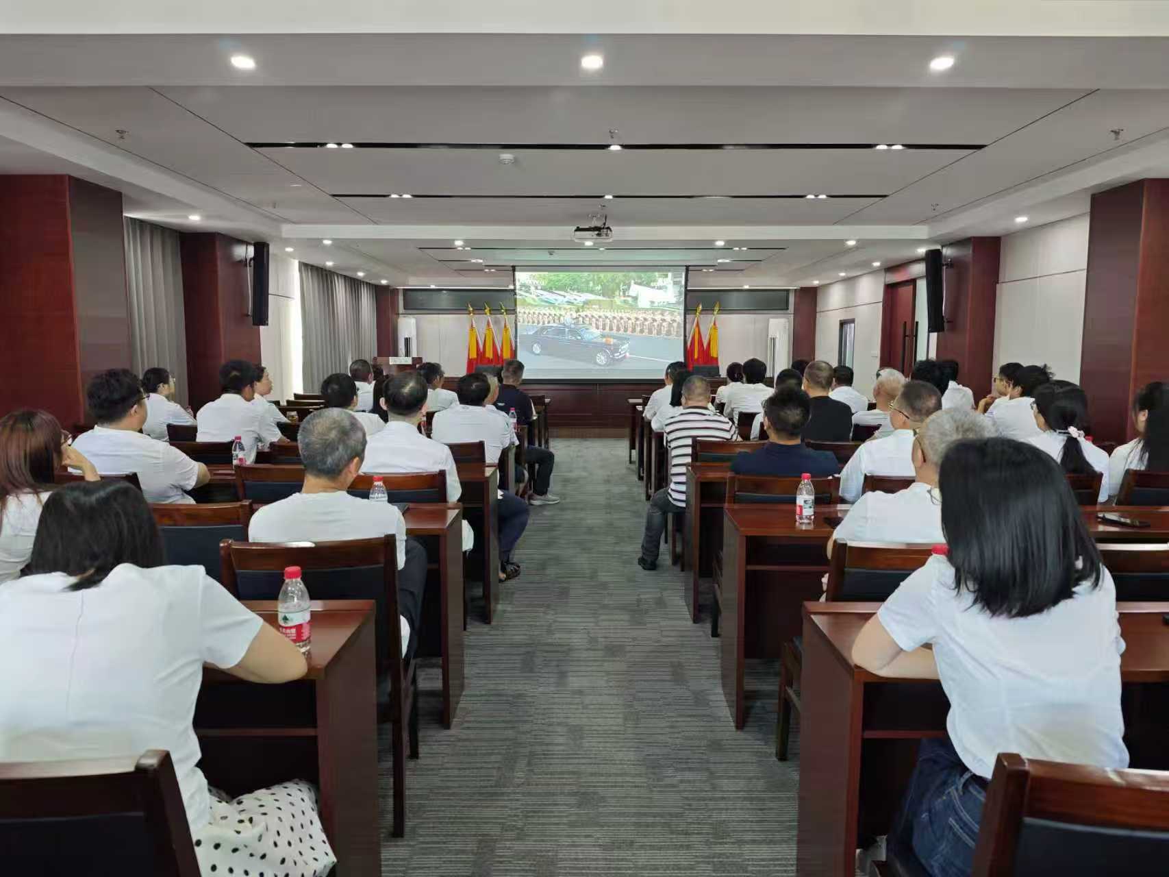 我院組織集中觀看紀(jì)念中國人民抗日戰(zhàn)爭暨世界反法西斯戰(zhàn)爭勝利80周年大會直播——黨員干部、團(tuán)員青年和職工熱議九三閱兵